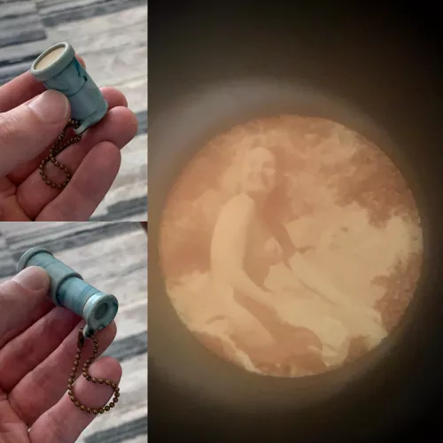 1940s peep show keychain