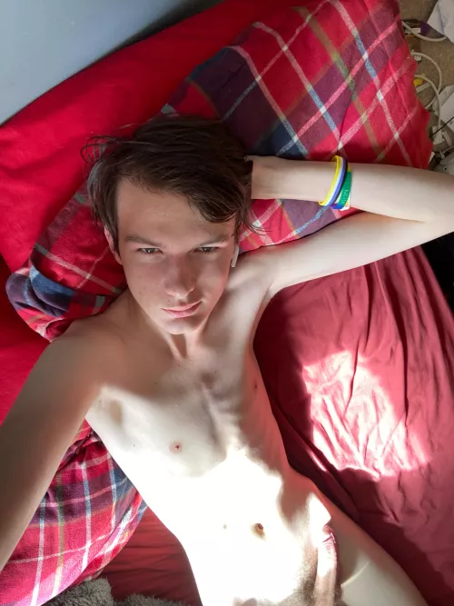 7”3 twink here , dm me your opinions xx