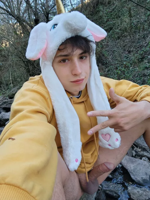 (Basti 19) This doing it outside is getting really addictive 🥵