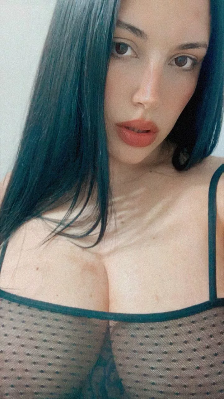 Brunette willing to do whatever it takes to get all your cum out!