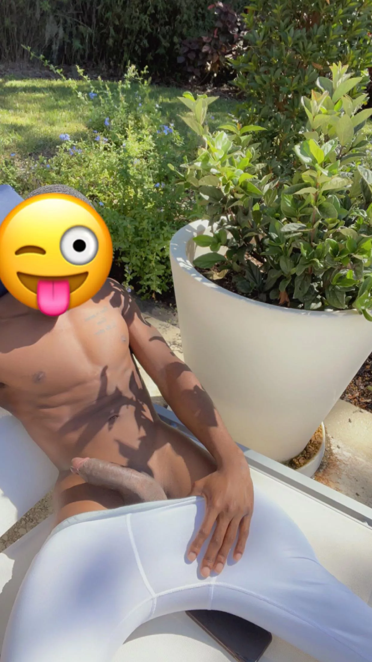 Fun by the pool 🥵