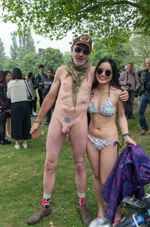 Getting a CFNM fix in public