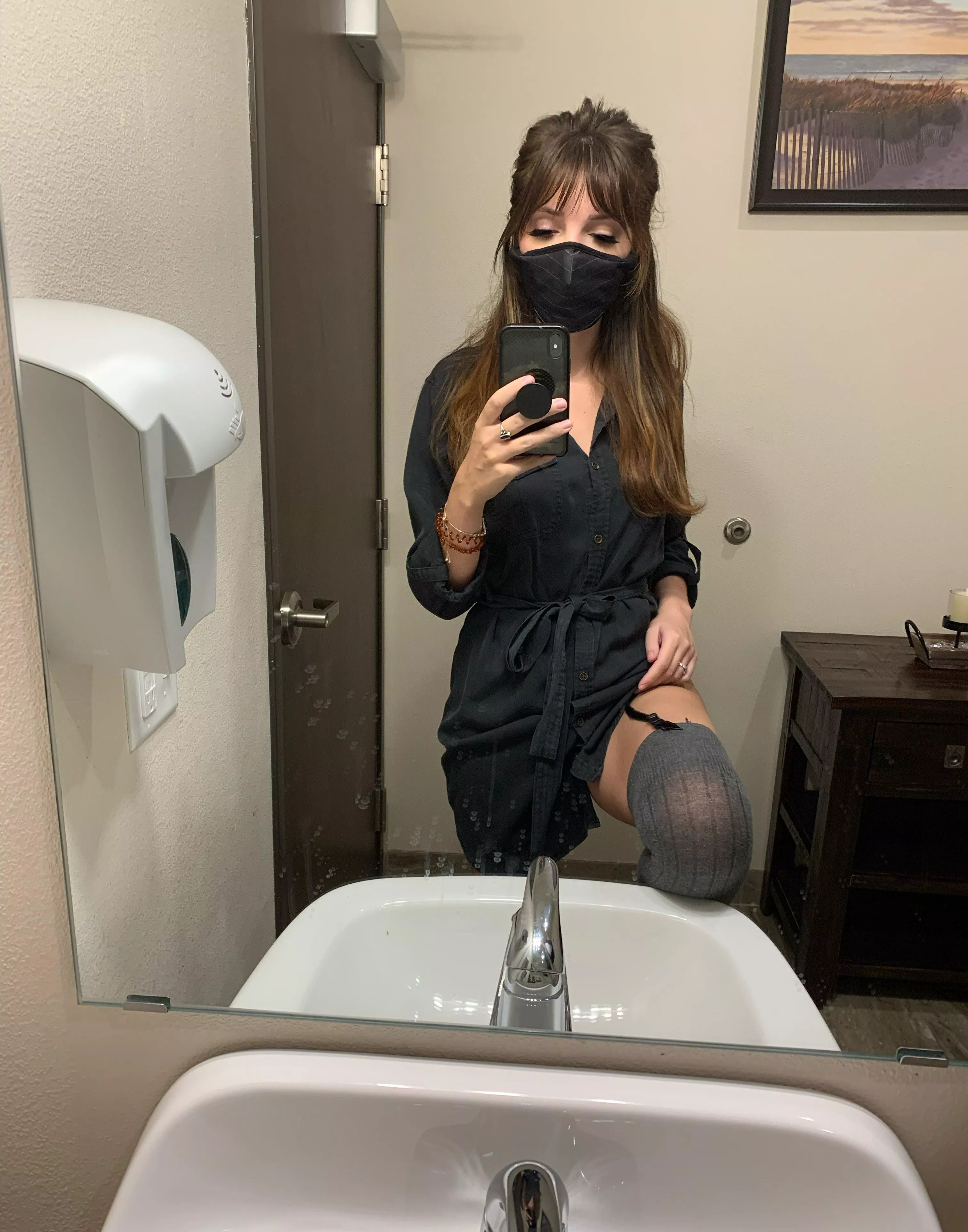 How many times should I drop my pen today❔😏 haha [f]