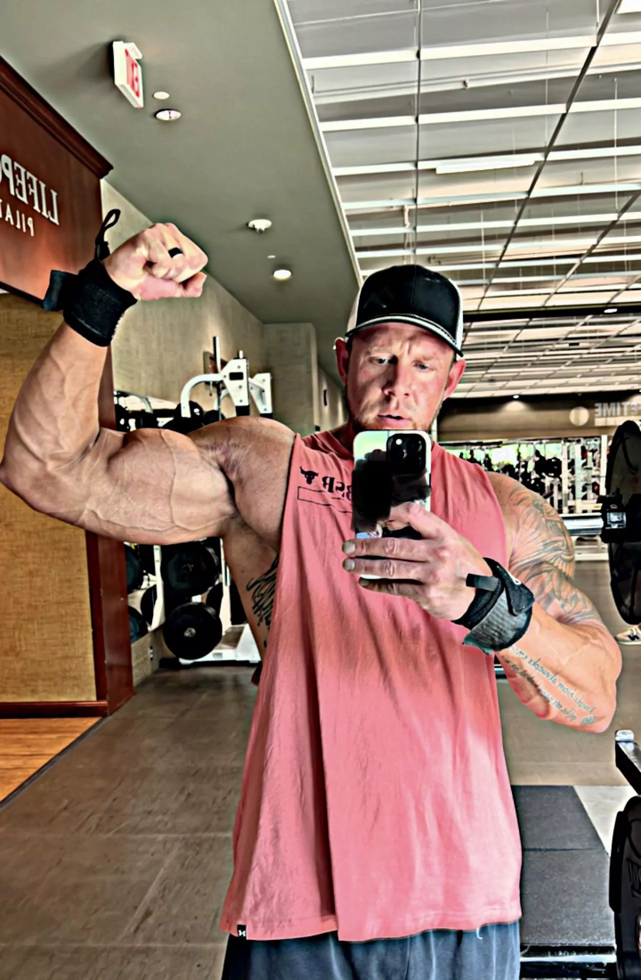 I flex and your clothes cum off.. sc- bigmusclesnmore