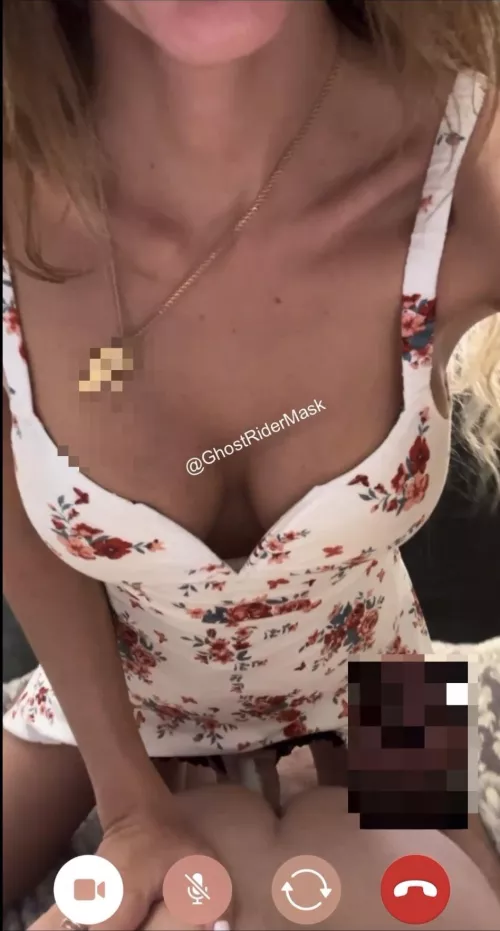 Pegging on online video call 👠