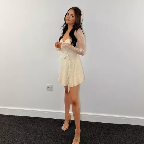 Petite chav slag ready for upskirt