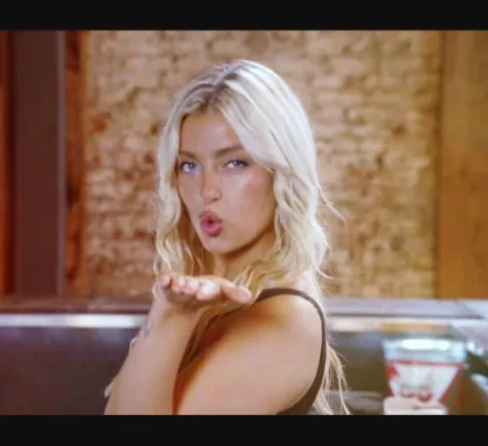 Reilly blowing you (a kiss), BB25