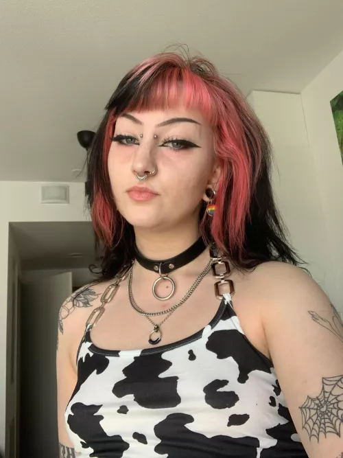 This is my face choker. It’s simple but cute.