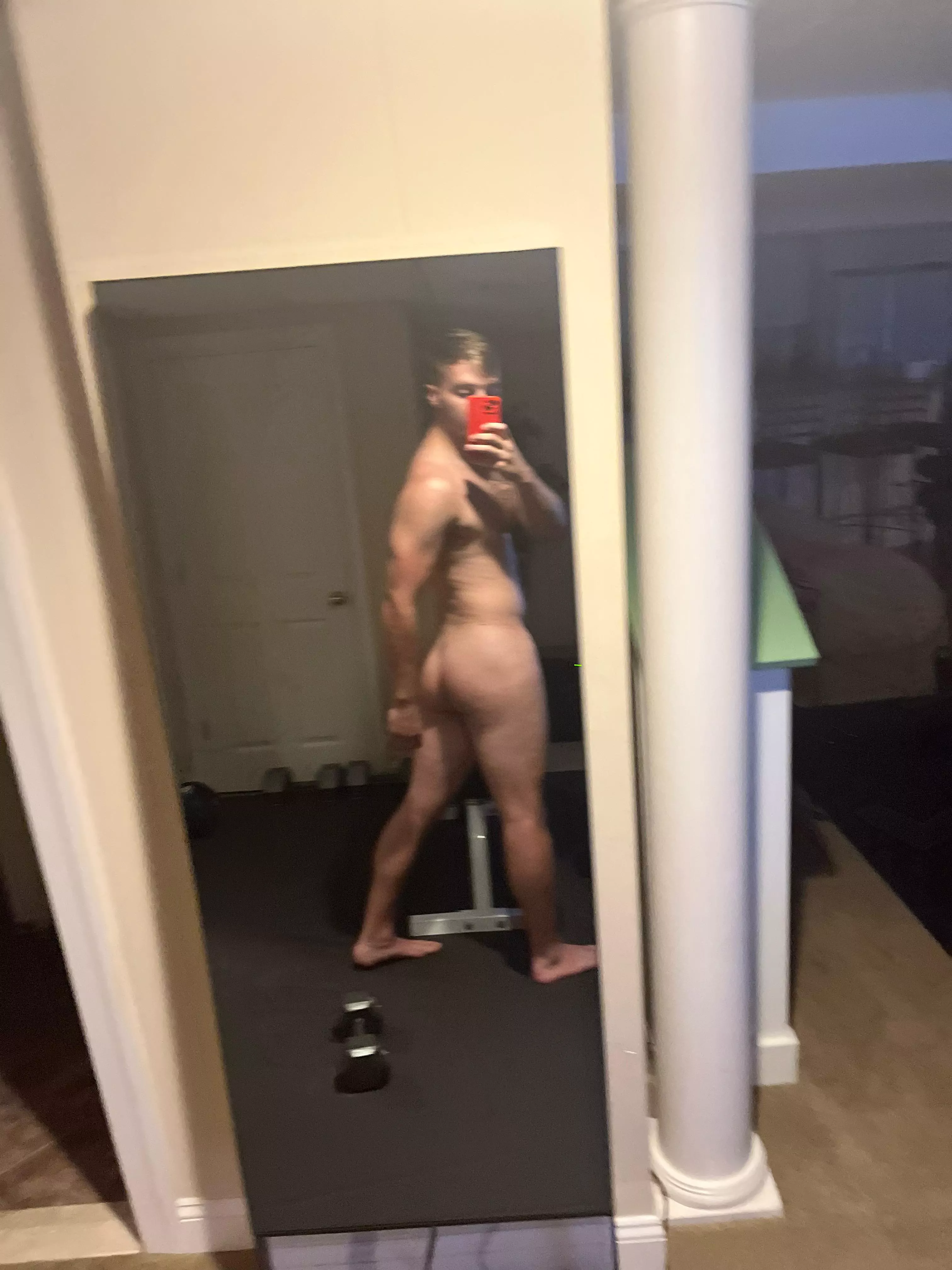 Any hung twinks wanna come breed me? My snap: n113ss