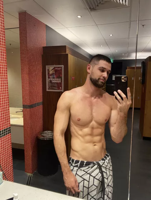 Any ladies have a teacher kink, hmu 😏