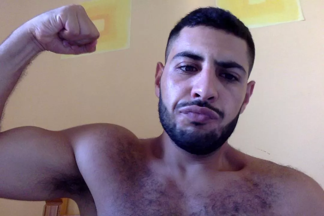 Any loveers for Arabic guy armpits