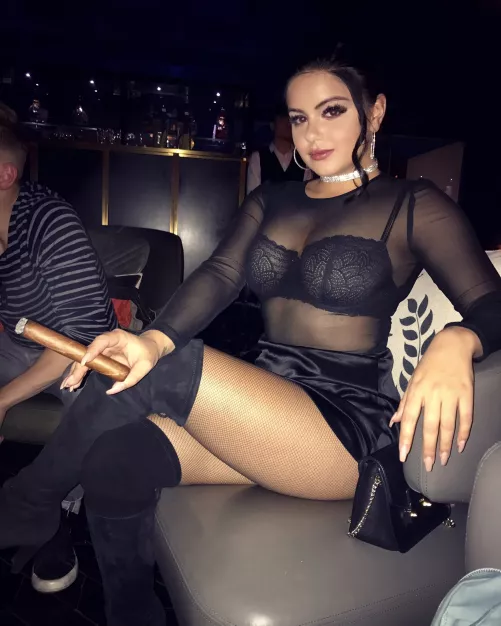 Ariel winter is sexy af