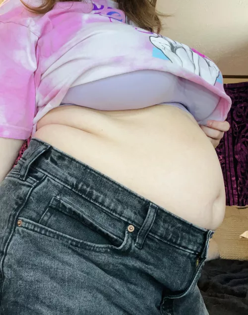 Barbie’s crop top doesn’t fit anymore 💗👅