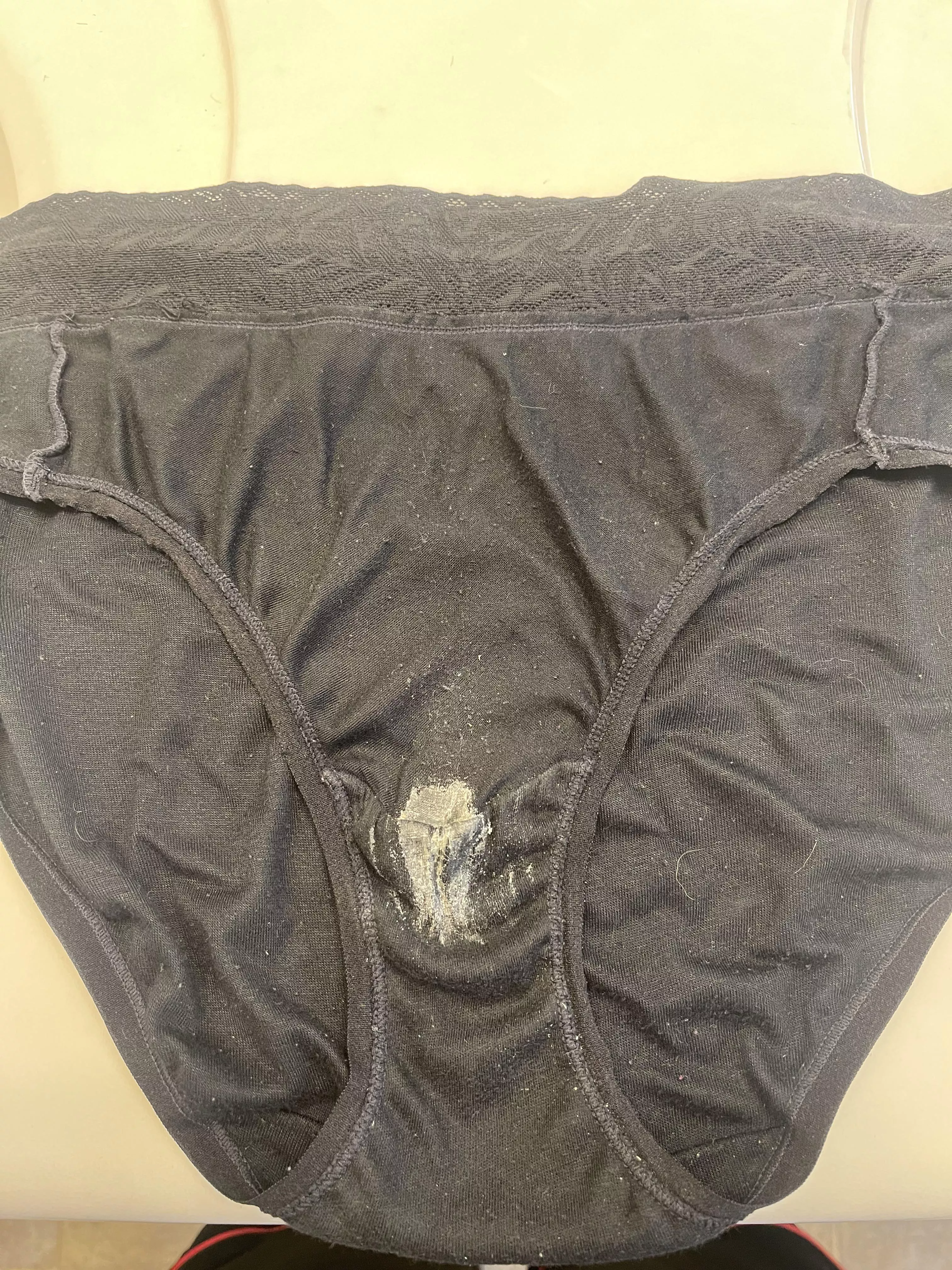 Creamy black is the best combo.Wife’s is staining good