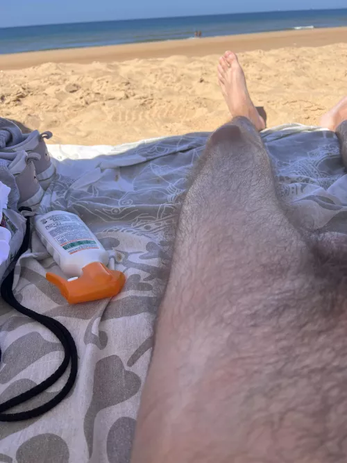 I was the only hairy guy in the nude beach. I felt weird 🥸