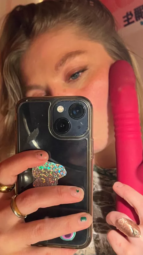 There is nothing hotter than showing off how well I can cum. U know where to go if u want to help me get there by sending me hot requests and messages 👅 💦