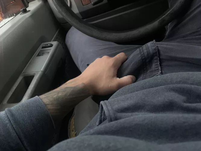 You call your contractor for a quote and he shows up like this. Are you or the wife meeting me at the door on this rainy Monday morning? 🥱⚒️