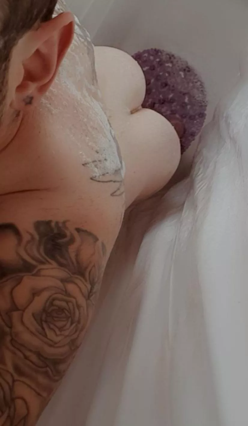 34 M UK. Would help wash my back?