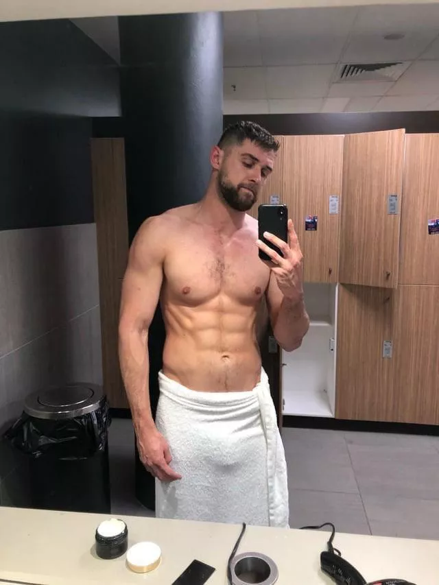 Any recent graduates have a teacher kink? 😏 hmu