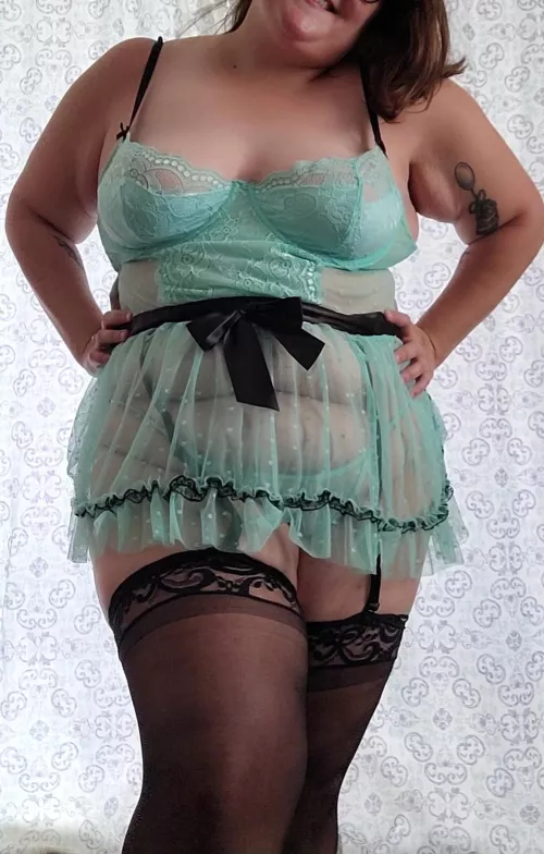 Curvy and beautiful 😍