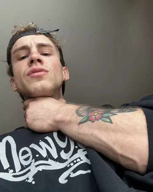 Fuck why am I choking myself, maybe u wanna participate?