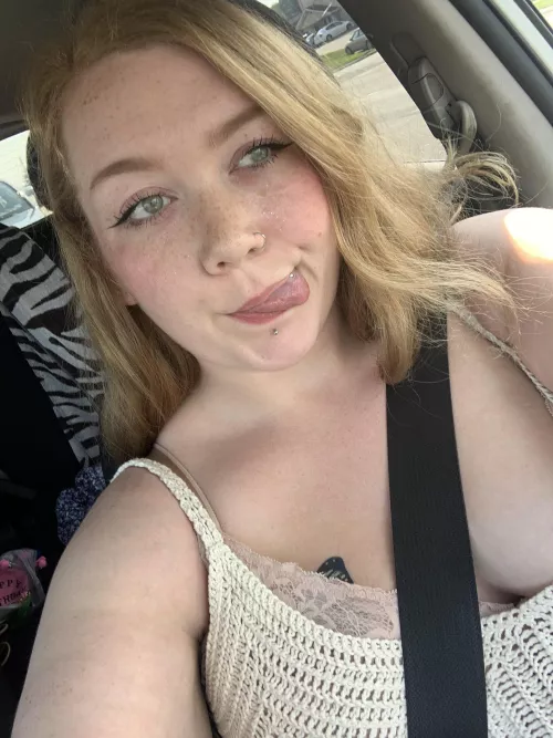 greeeen eyes I’ll run away with youuu greeen eyessss