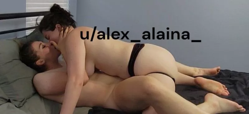 Her strap is so deep while she kisses me