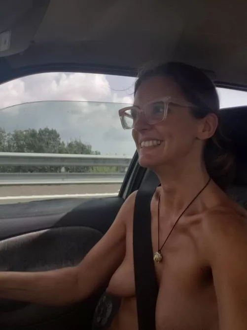 Hope the other drivers didnt get too distracted. Nobody dared me to do it. Dared myself alone, too hot here !