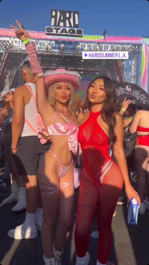 if me and my best friend invited you to our post rave blowbang, would you come? 👀