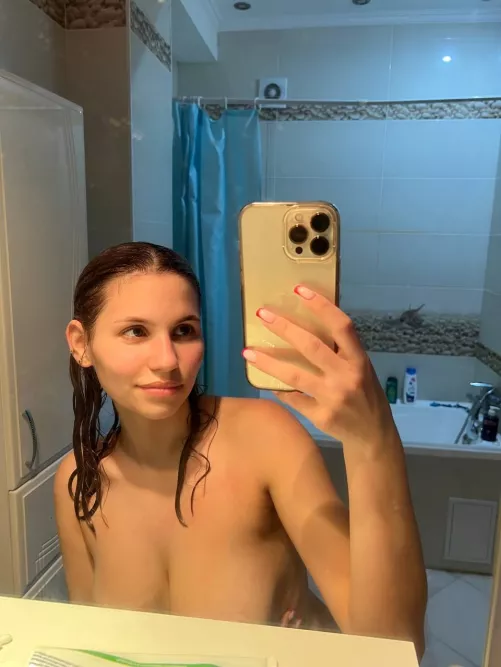 Selfie waiting the bathtub to fill up... ;P