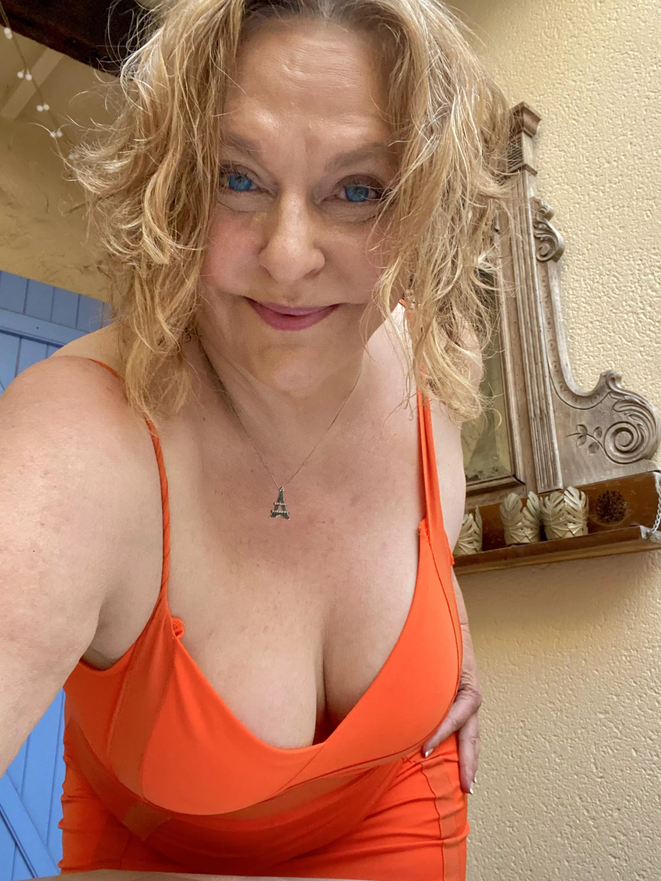 Thanks for stopping by. Can I get you something to drink?