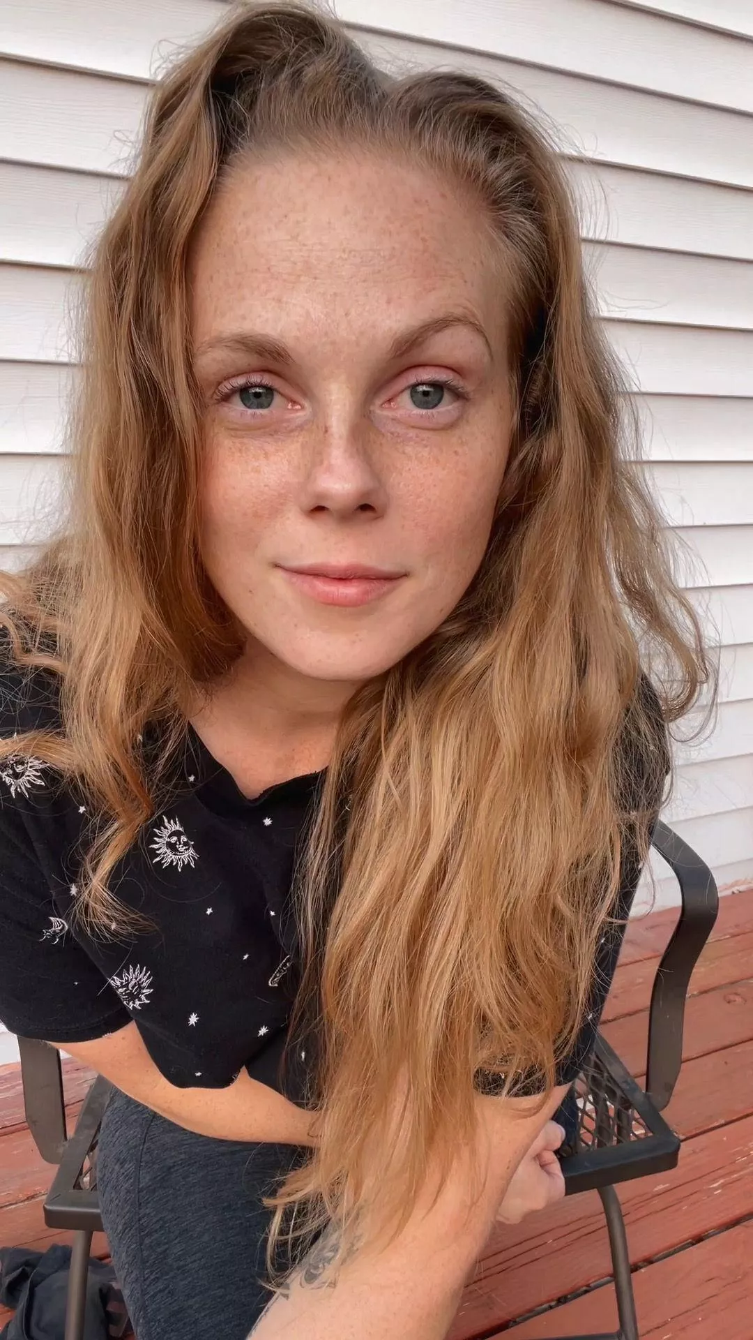 Who loves blue eyes with freckles and red hair