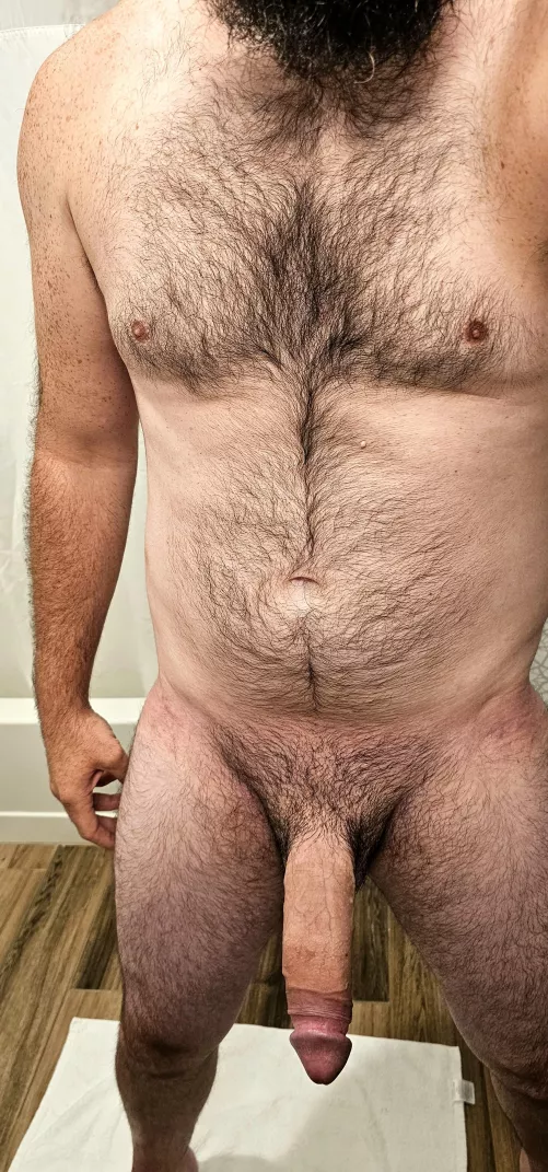 [32] Busy week at work. Barely even time to think about something sexy, but sometimes, you gotta do what you gotta do.