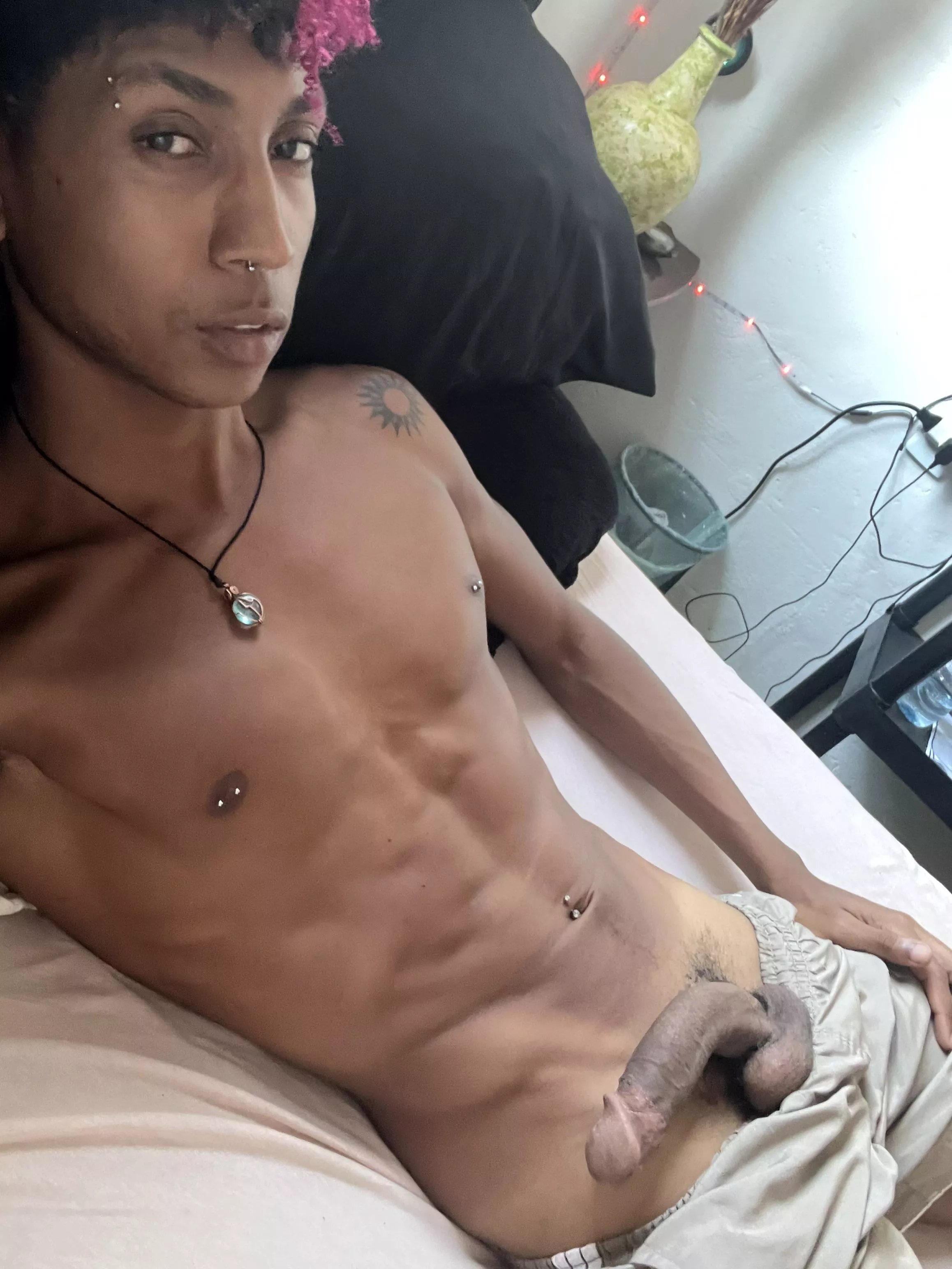 Come play with me while I’m high 🔥