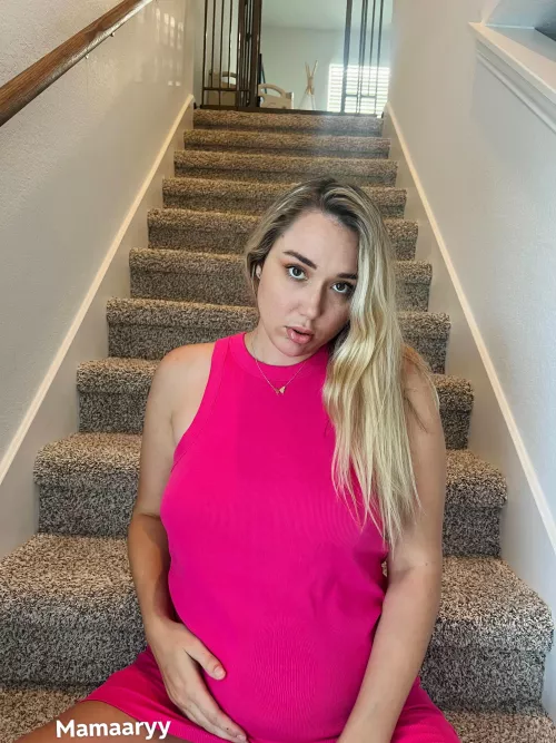 Come take a look under the dress, like the pink pregnant?