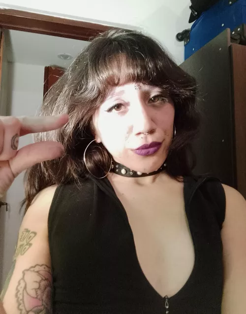 I know how much you'd love to be humiliated by a Goddess like me. Comment your inches below if you dare 😈 [domme]