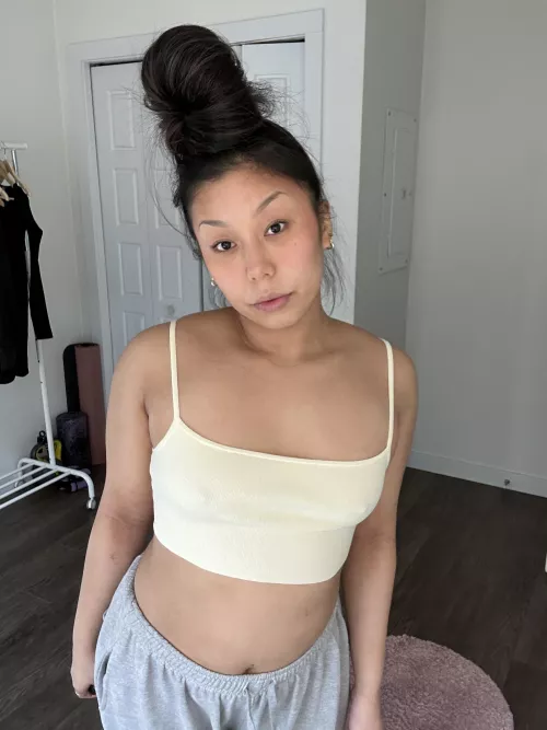 Lil croptop with no bra under ;)