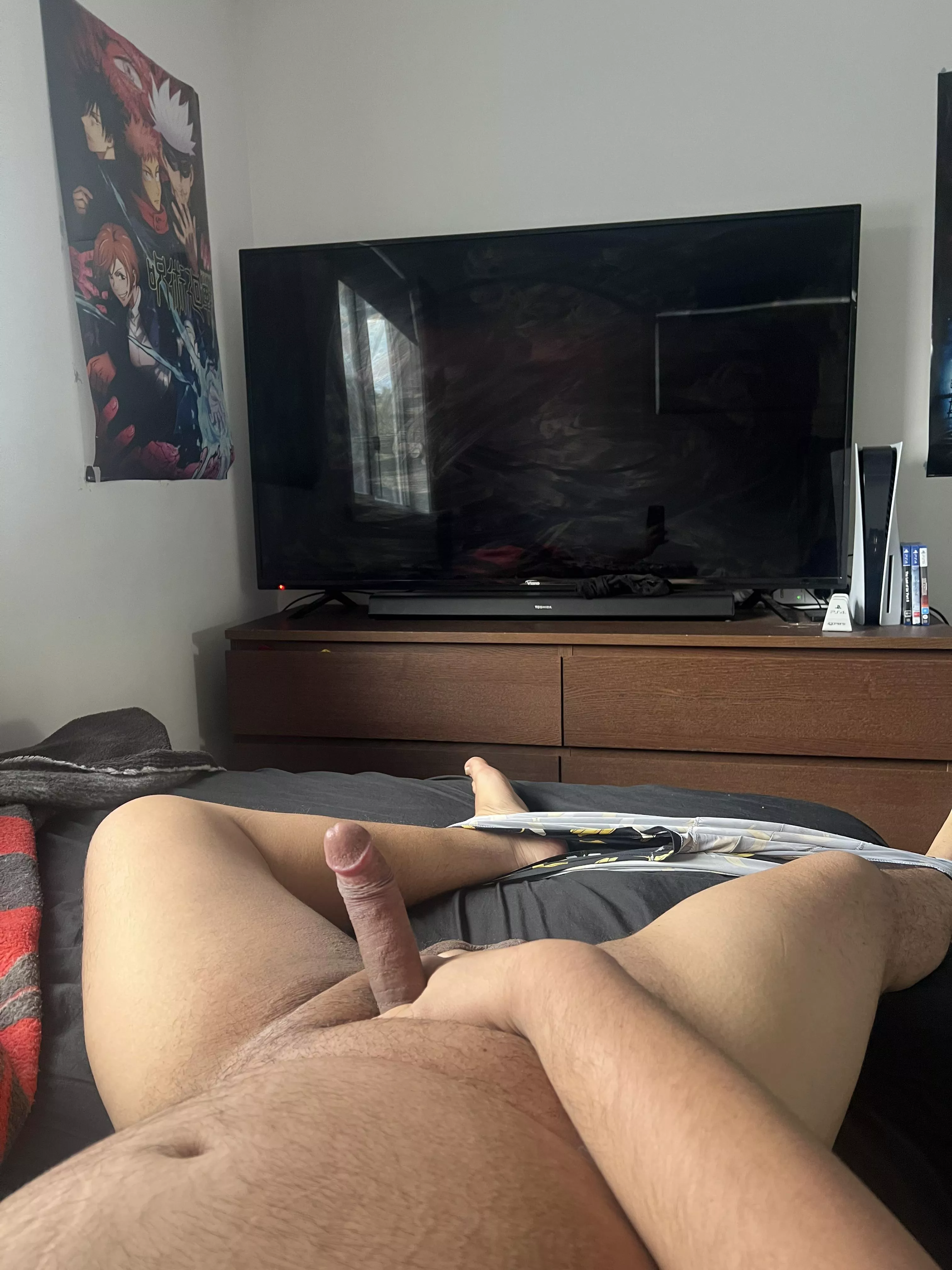 Morning wood got me like 😫 who wants to have some fun? 🥵