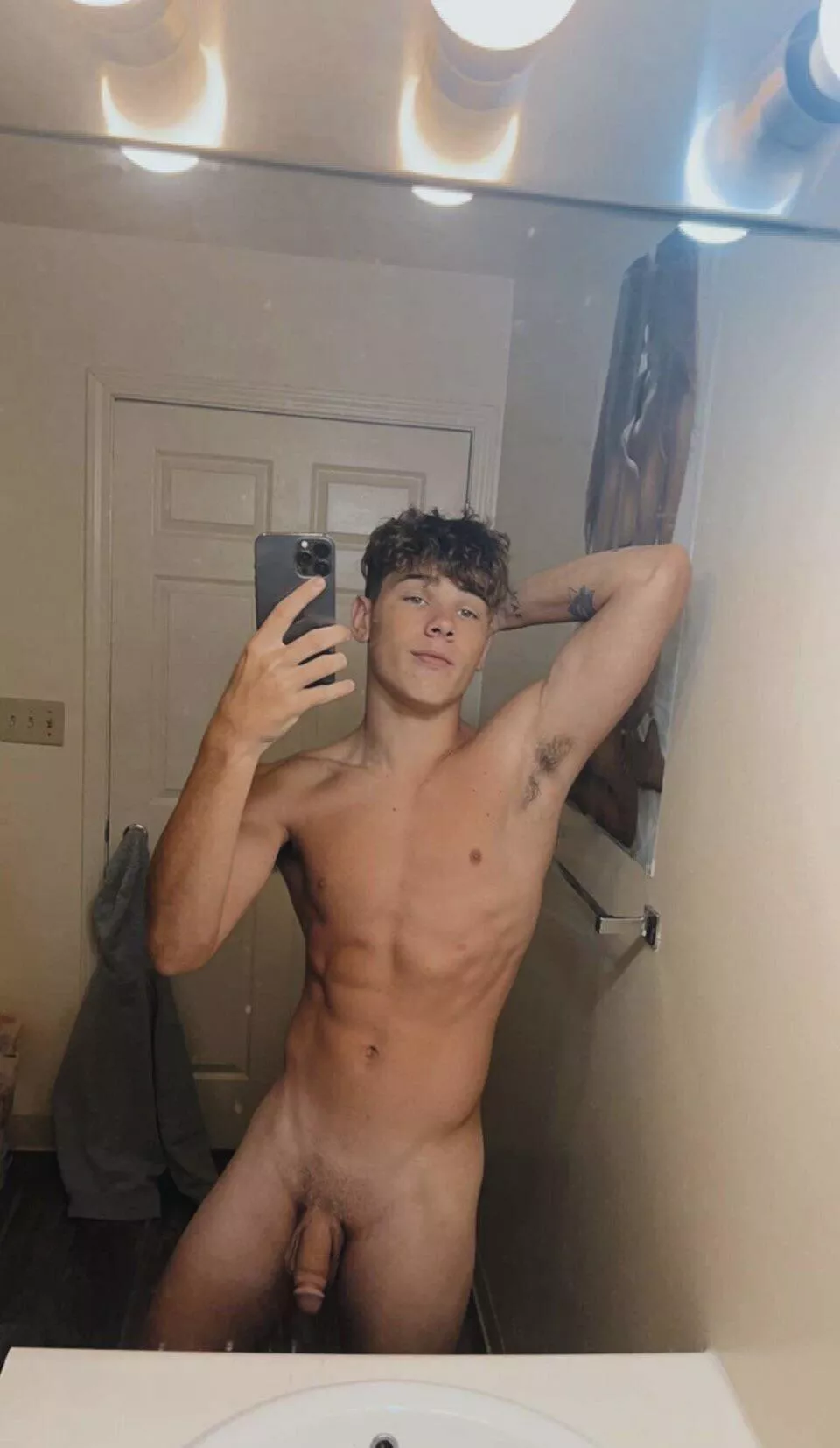 Need someone to make me hard 😈