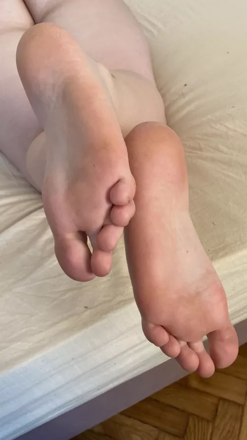 Wanna see my perfectly pedicured toes up close?