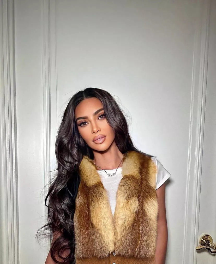 Would love to see her in a full fur coat