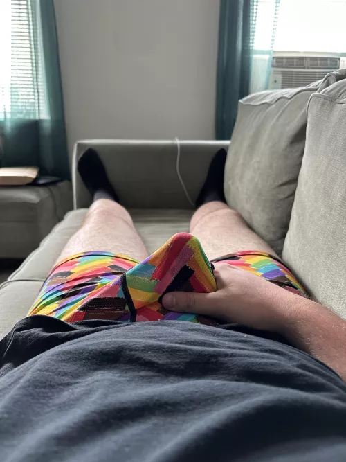 25M home alone and need someone to help me cum. Any age, twinks +++ @brad_connally23