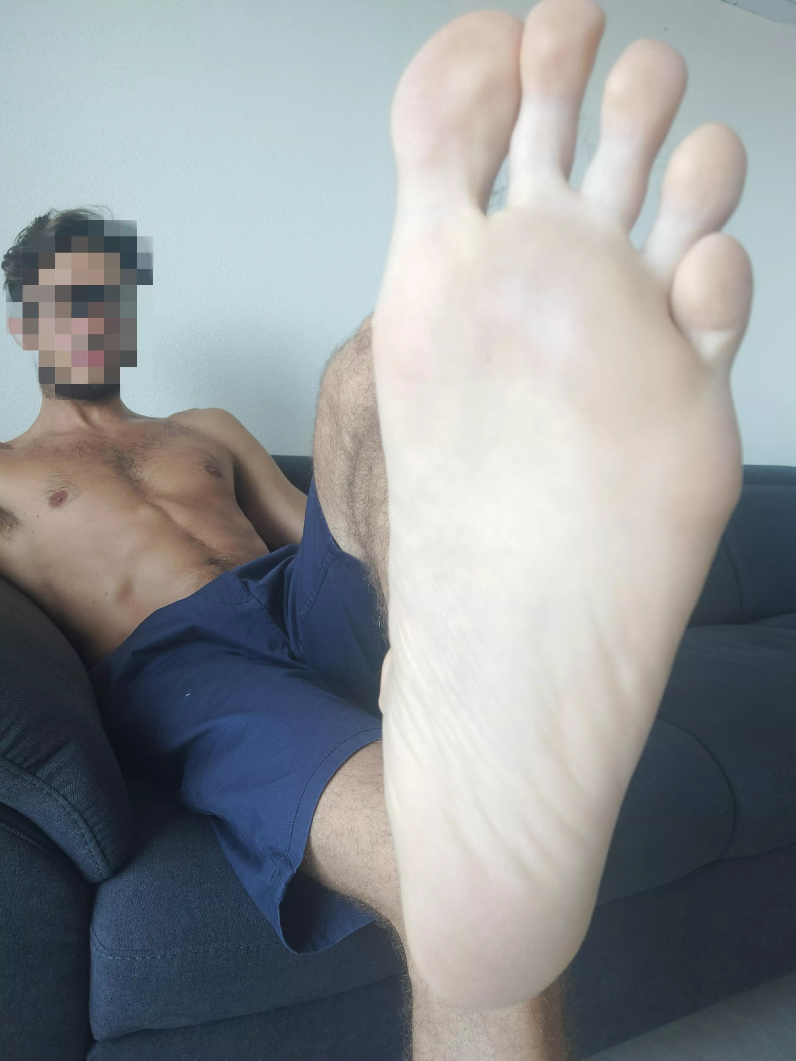 Alpha Male 13 US size that crushes your face