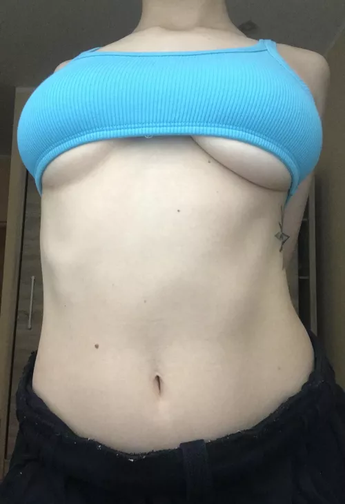 Blue underboob morning vibes