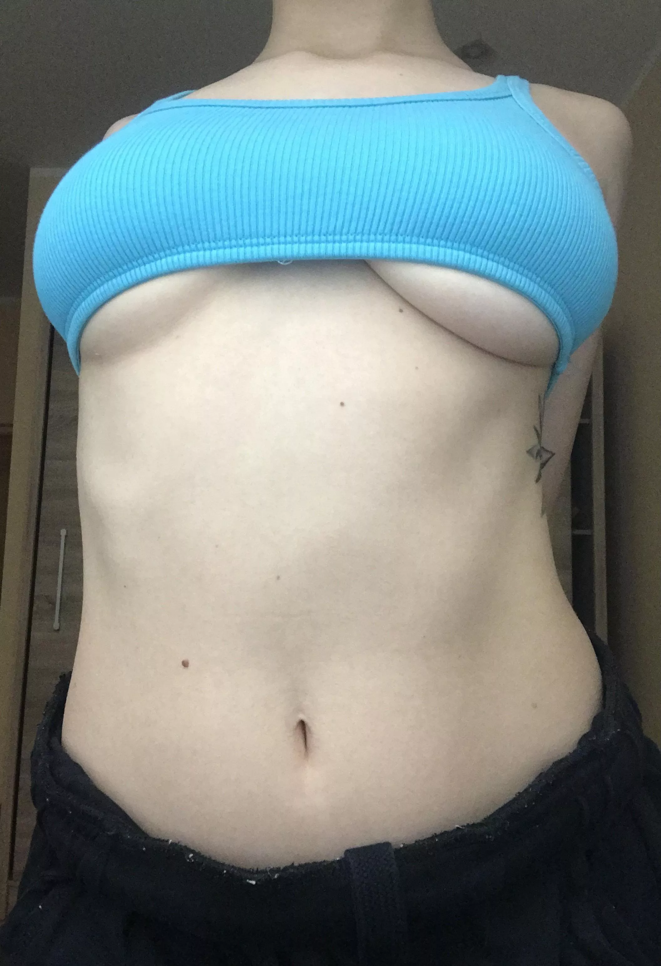 Blue underboob morning vibes