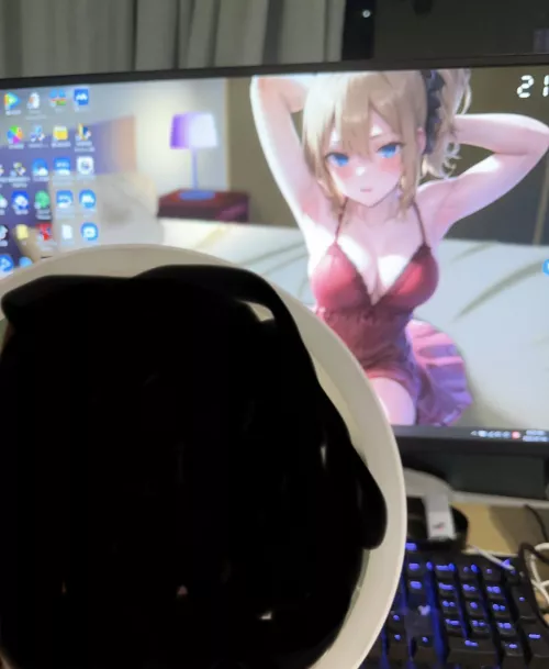 Could someone kindly help me find the wallpaper in this picture?