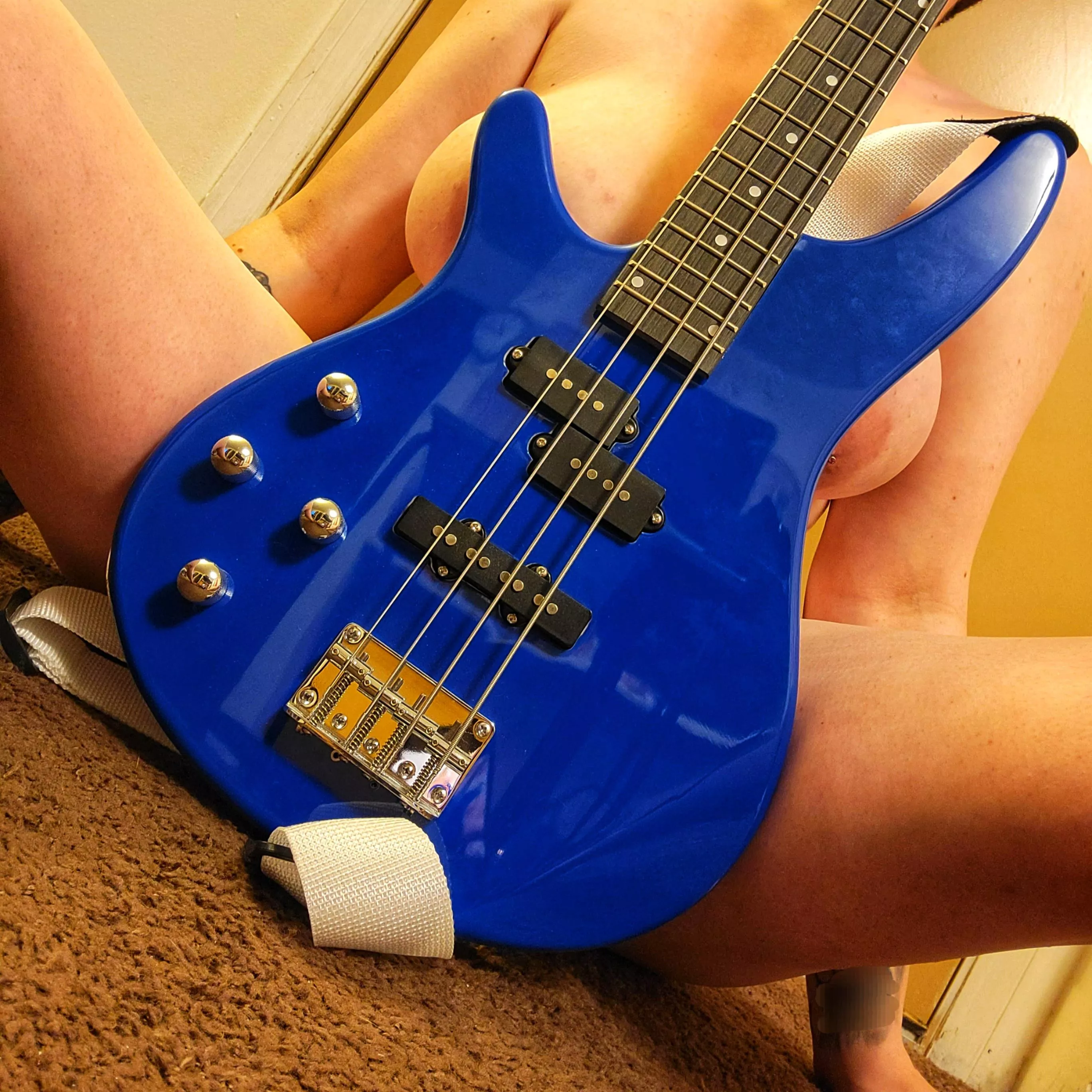 Couldn't sleep, so annoying my neighbors it is. 🎶