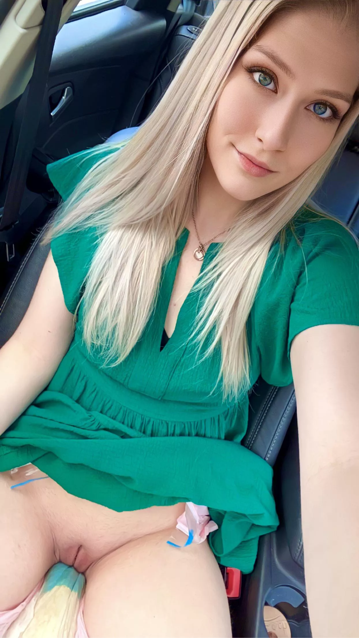 Diaper change in the car after I told my Doctor I wear today! She was supportive 💚