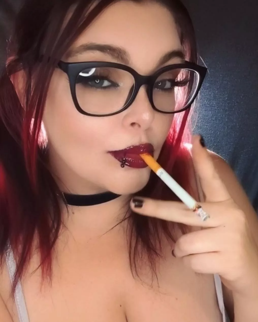 Do you like girls with glasses that smoke