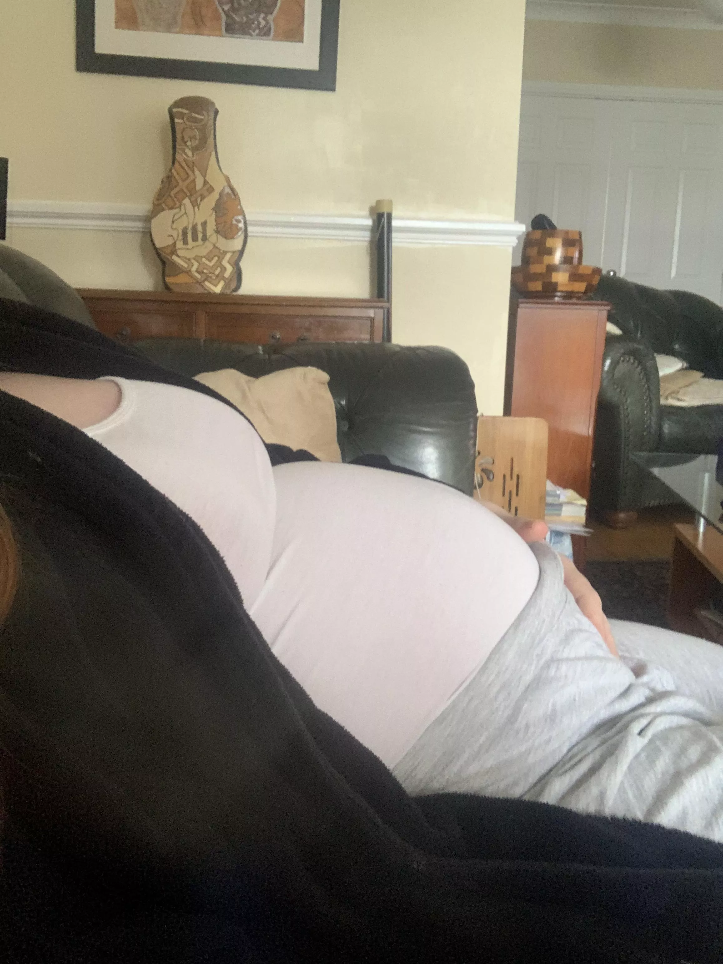 Foodbaby is coming along nicely! Stretching everything I own.